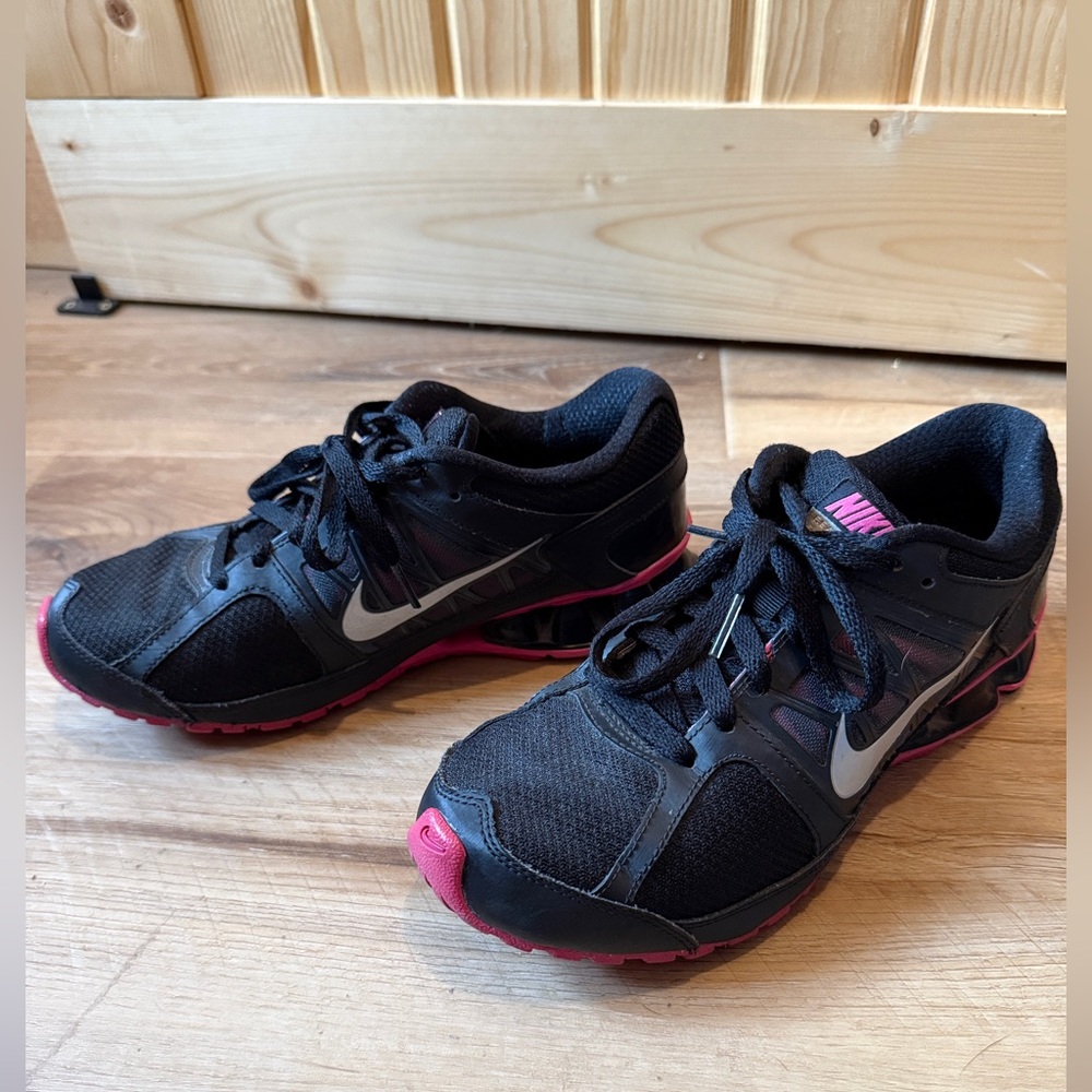 NIKE WOMENS RELAX RUN 6 SHOES SIZE 8